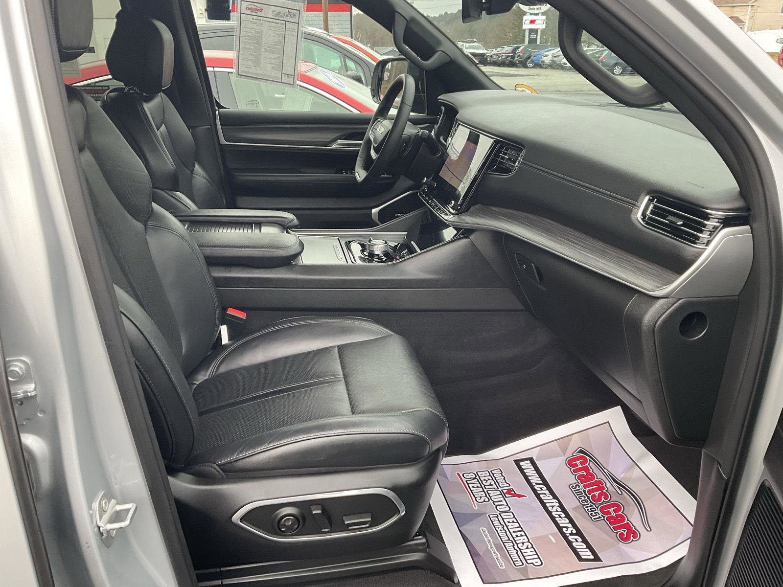 Used 2023 Jeep Wagoneer L Series II image 31