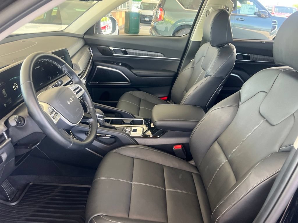 Certified 2025 Kia Telluride EX w/ EX Captain's Chair Package AWD/4WD image 4