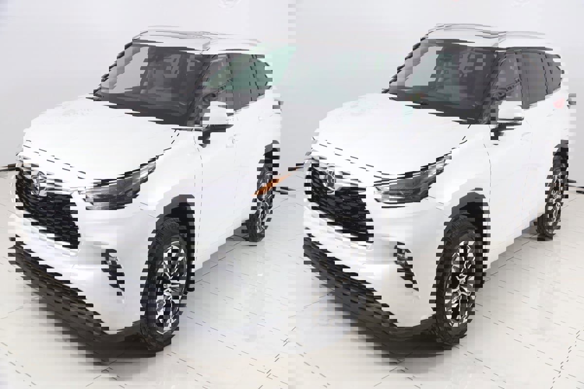 Used 2023 Toyota Highlander XLE image 24