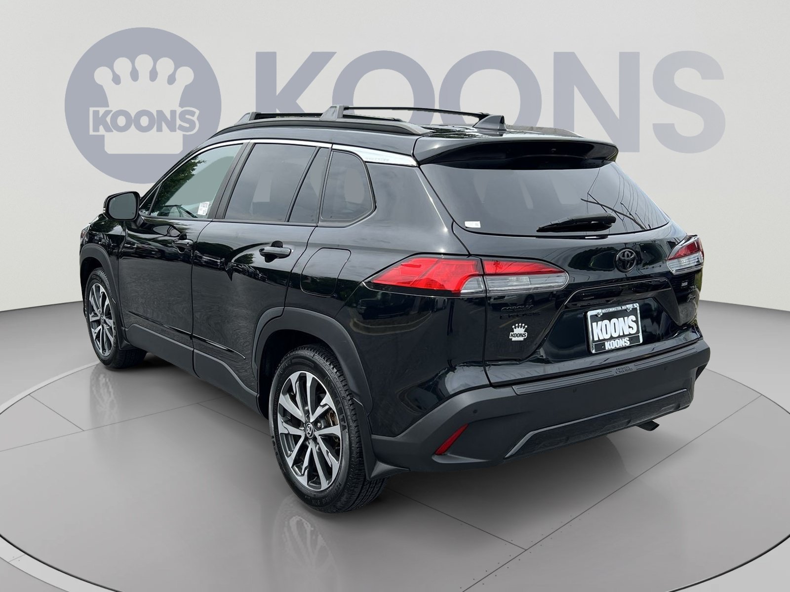 Used 2022 Toyota Corolla Cross XLE w/ Convenience Package AWD/4WD image 4