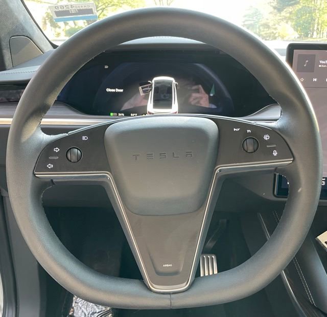 Used 2023 Tesla Model X image 33