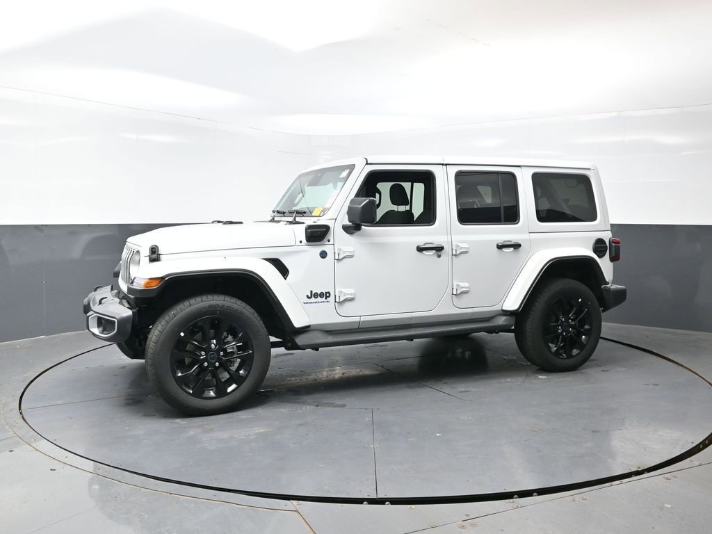 Used 2025 Jeep Wrangler Unlimited Sahara AWD/4WD image 9