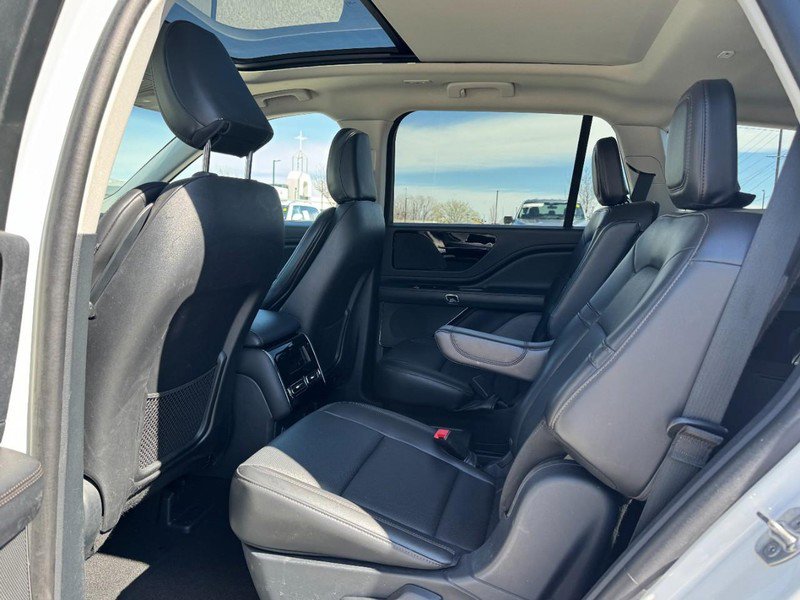 Certified 2025 Lincoln Aviator AWD image 12