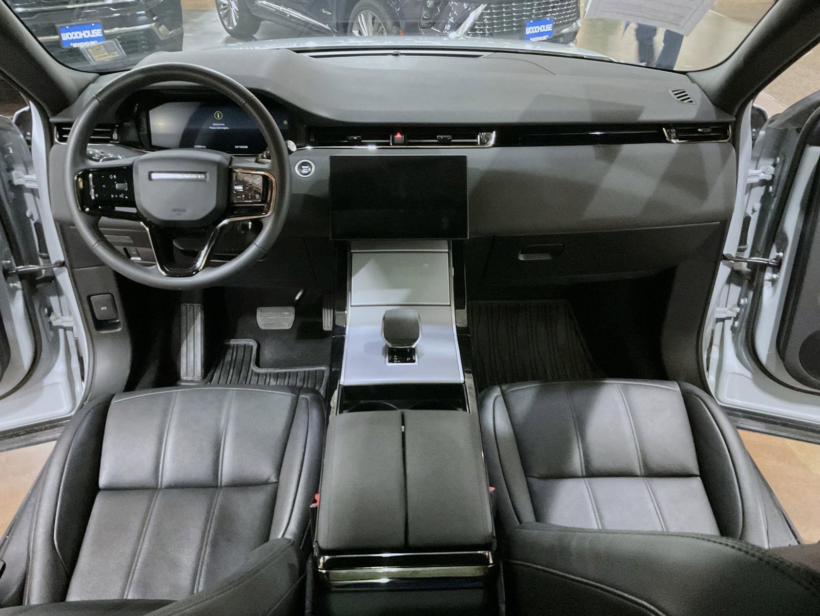 Used 2025 Land Rover Range Rover Evoque S image 12