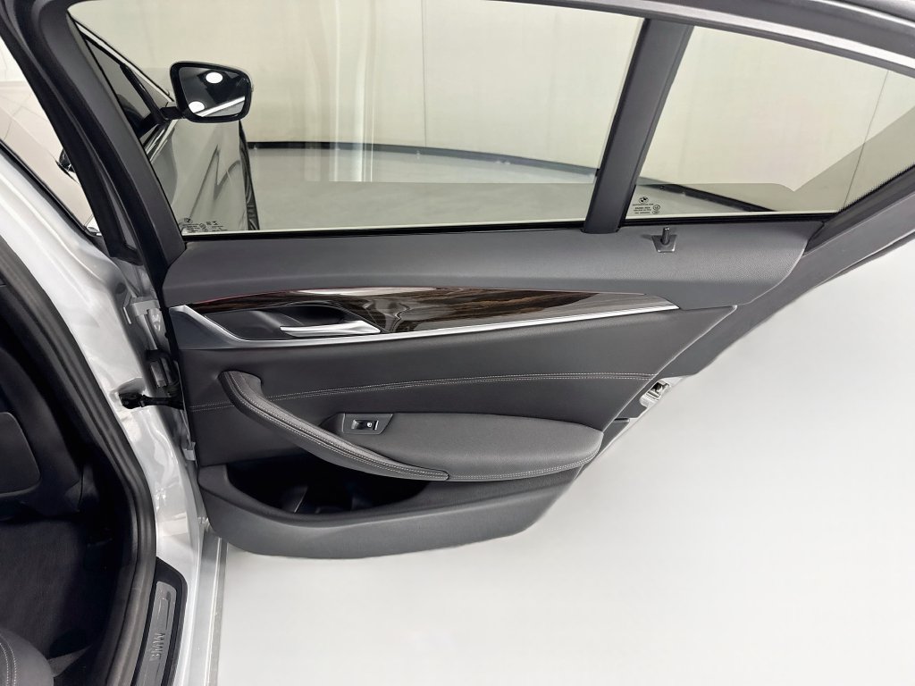 Used 2021 BMW 530i w/ Convenience Package RWD image 27