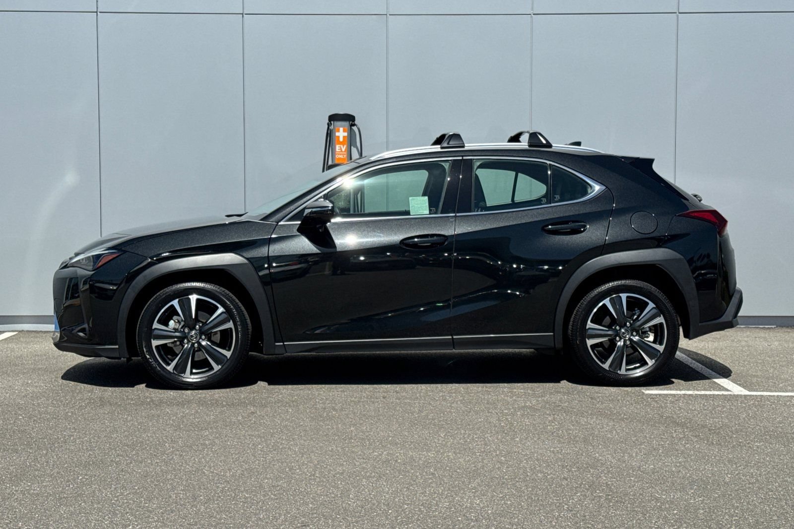 Used 2025 Lexus UX 300h FWD w/ Accessory Package (Z2) image 2