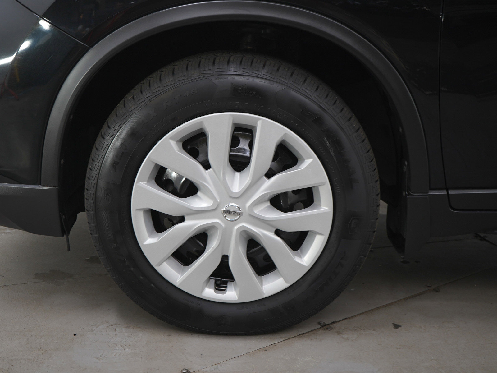 Used 2018 Nissan Rogue S image 25