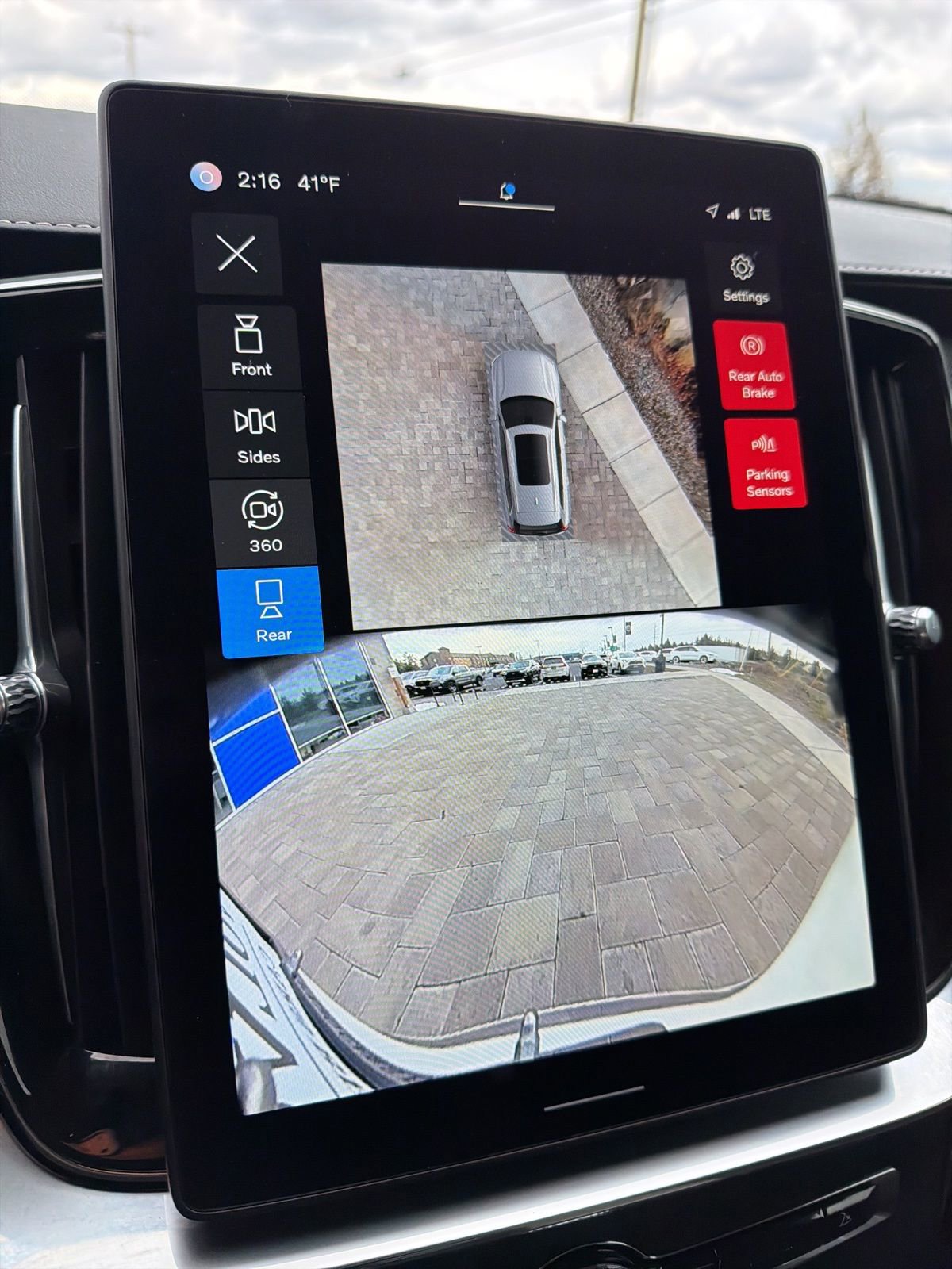 Used 2025 Volvo XC90 T8 Ultra w/ Protection Package Premier image 34