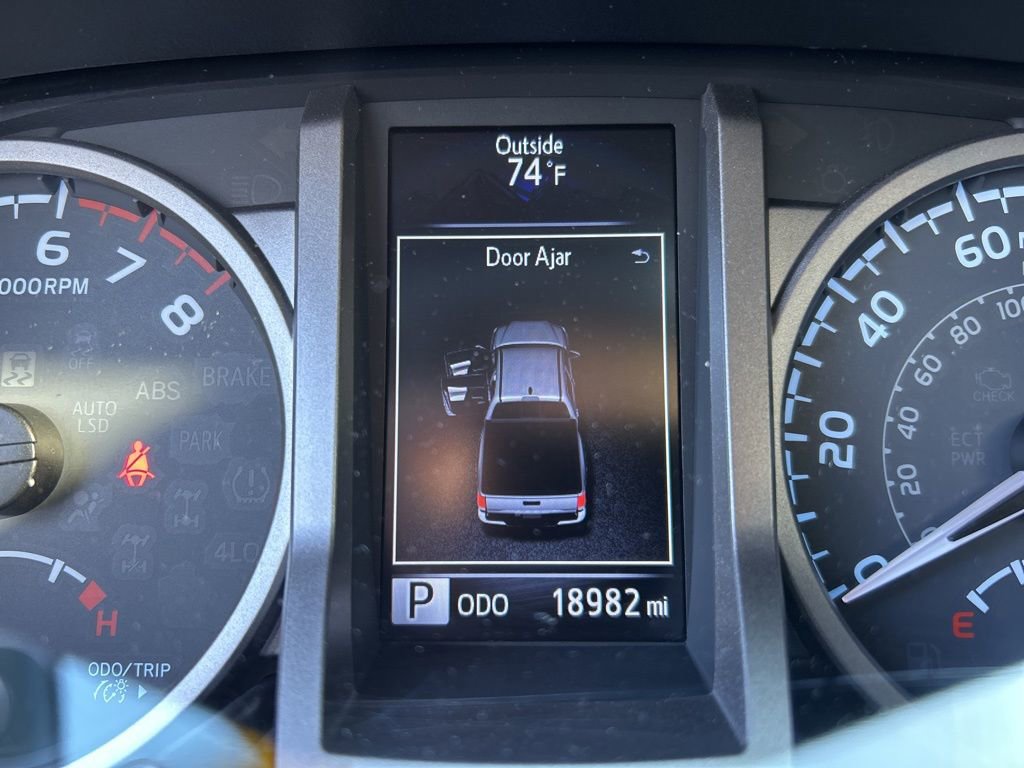 Used 2017 Toyota Tacoma Limited image 4