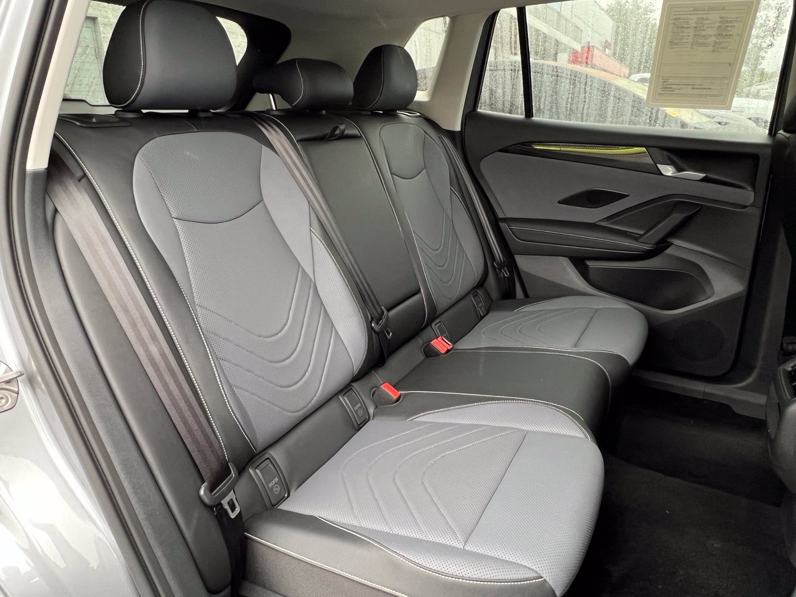 Used 2025 Volkswagen Tiguan SE FWD image 15