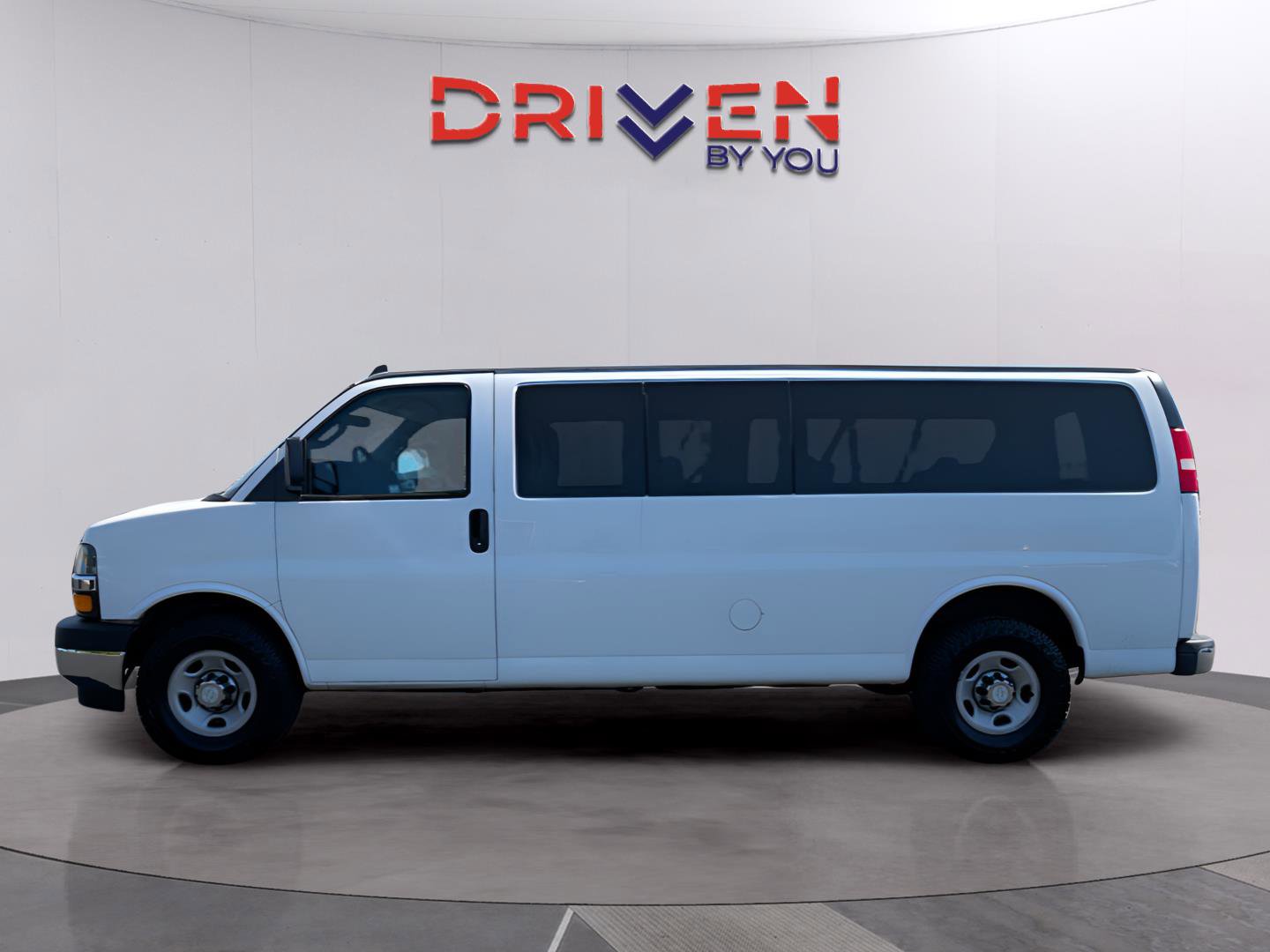 Used 2017 Chevrolet Express 3500 LT w/ LT Preferred Equipment Group image 2