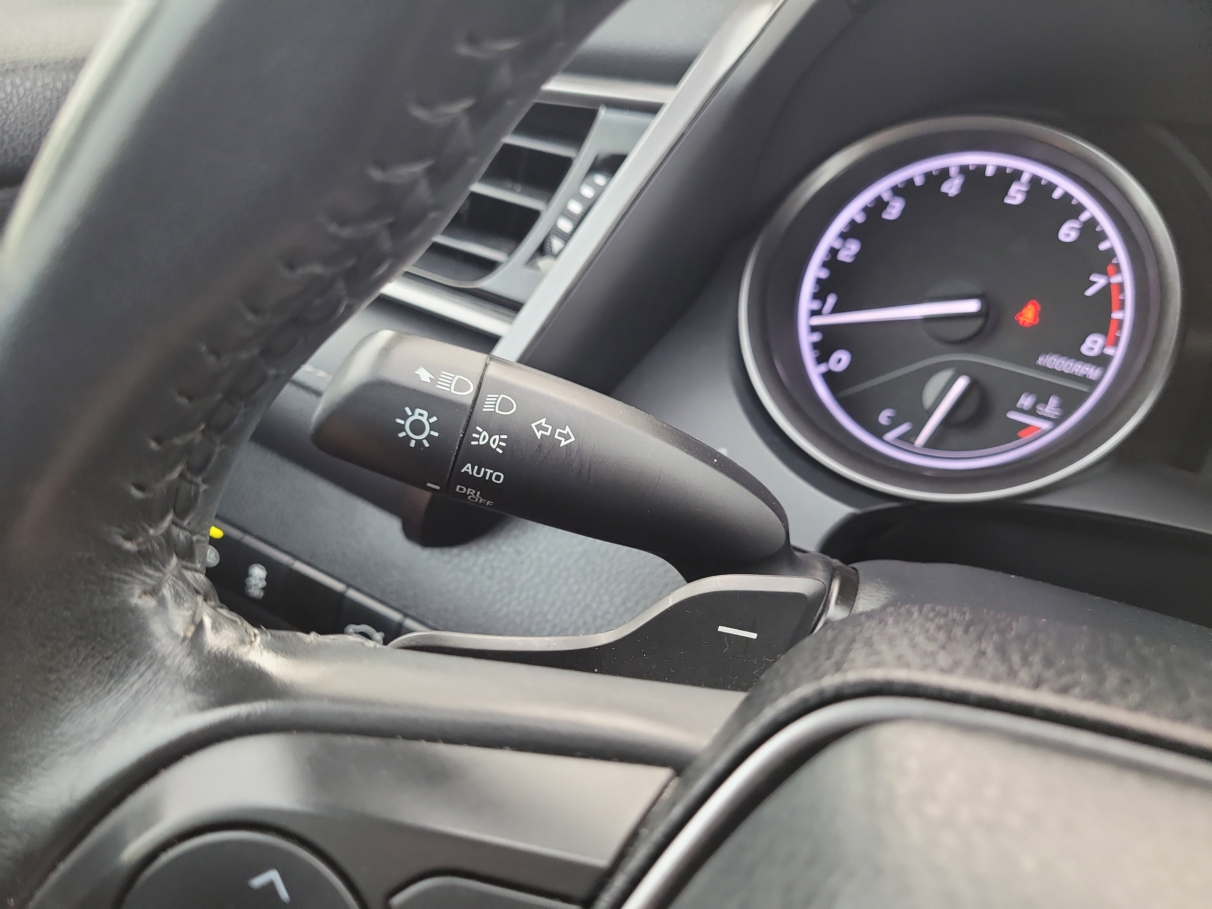 Used 2024 Toyota Camry SE image 30