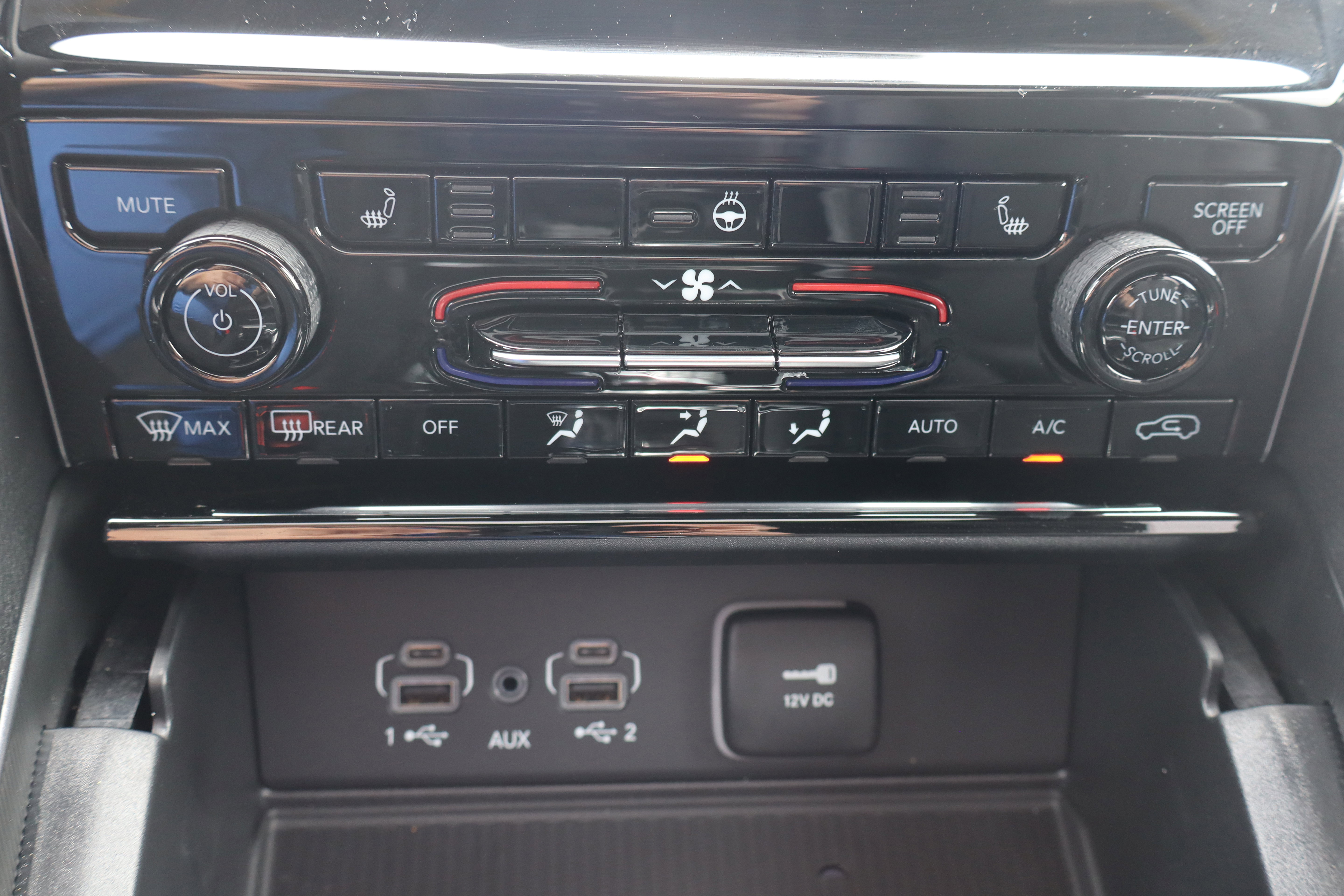 Used 2025 Jeep Grand Cherokee Altitude AWD/4WD image 23