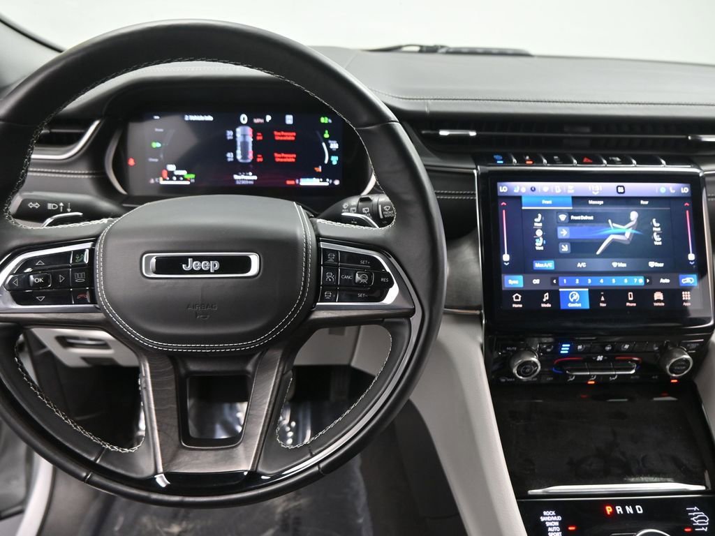 Used 2022 Jeep Grand Cherokee Overland w/ Advanced Protech Group III image 9