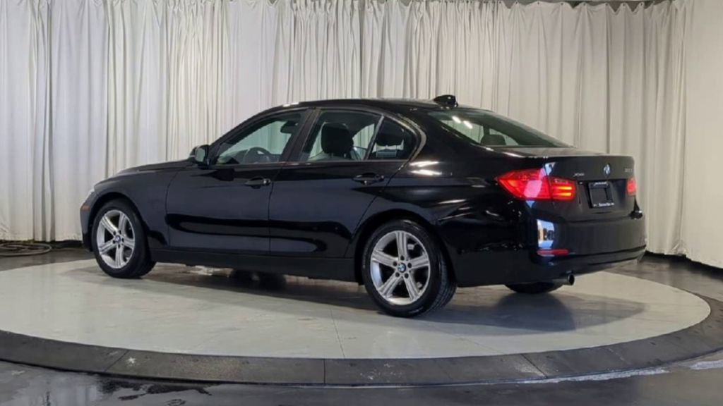 Used 2014 BMW 320i xDrive Sedan AWD/4WD image 8