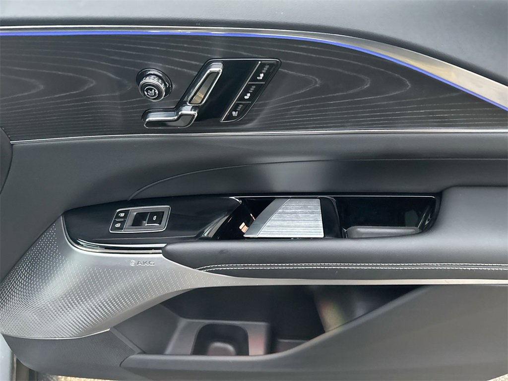 Used 2024 Cadillac Lyriq Luxury image 32