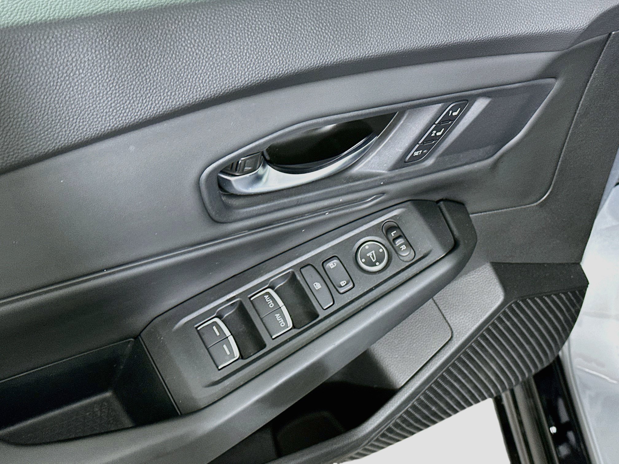 Used 2025 Honda Accord EX-L image 15