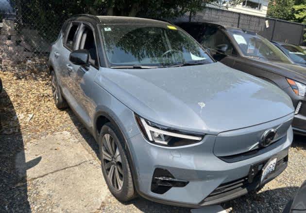 Used 2023 Volvo XC40 Recharge Plus w/ Protection Package Premier AWD/4WD image 5