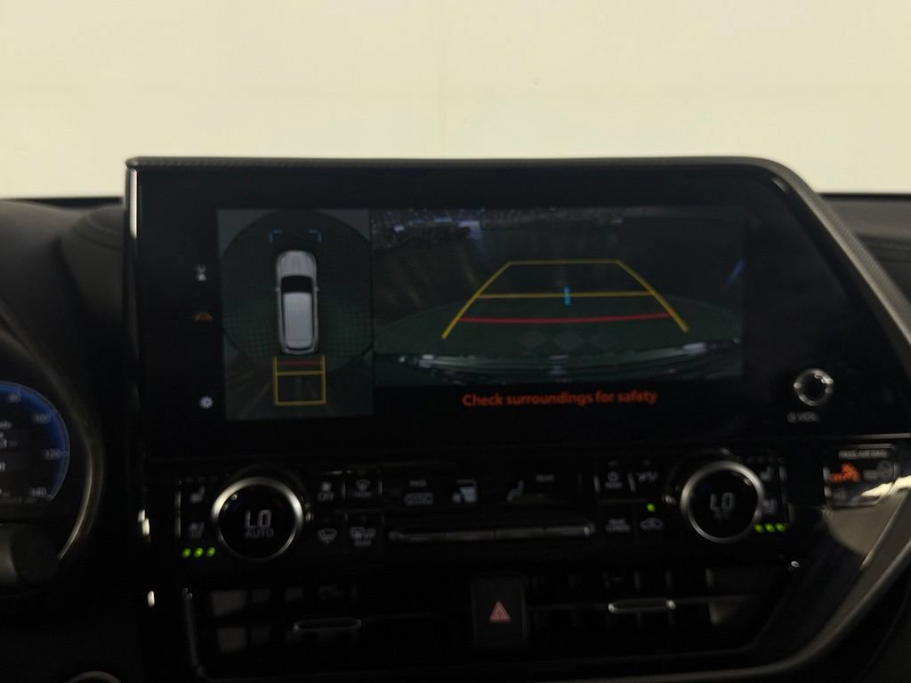 Used 2024 Toyota Highlander Platinum FWD image 14