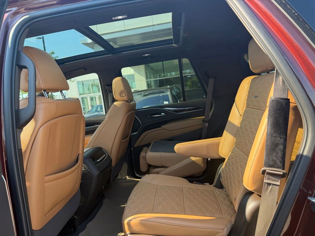 Used 2022 Cadillac Escalade Premium Luxury AWD/4WD image 13