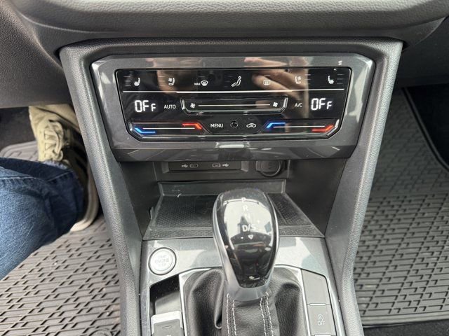 Certified 2023 Volkswagen Tiguan SEL R-Line image 19