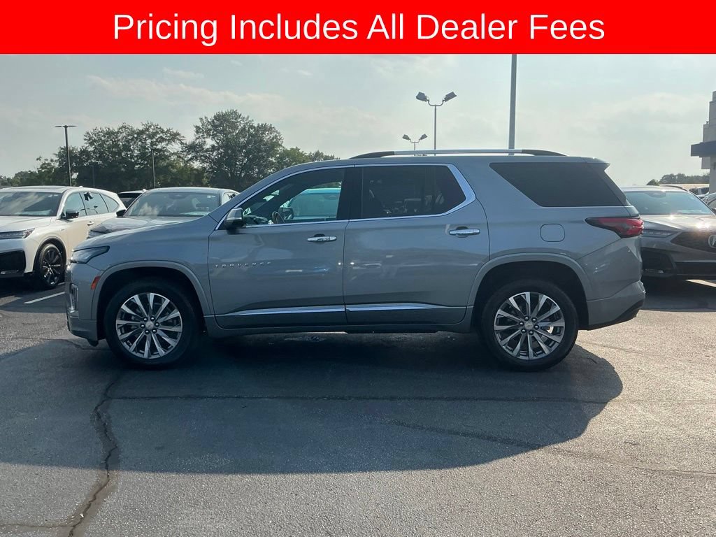 Used 2023 Chevrolet Traverse Premier FWD image 2