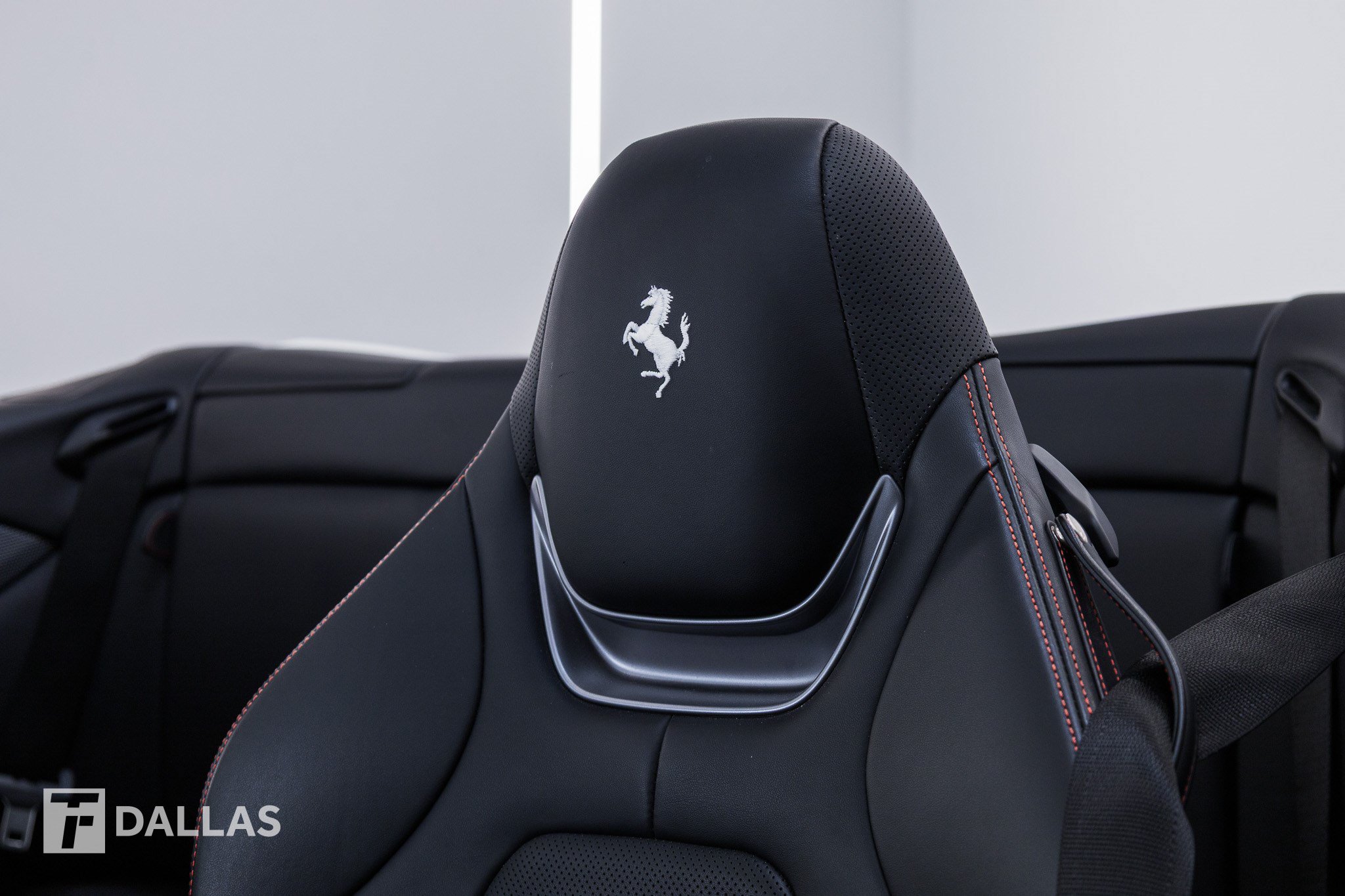Used 2020 Ferrari Portofino RWD image 19