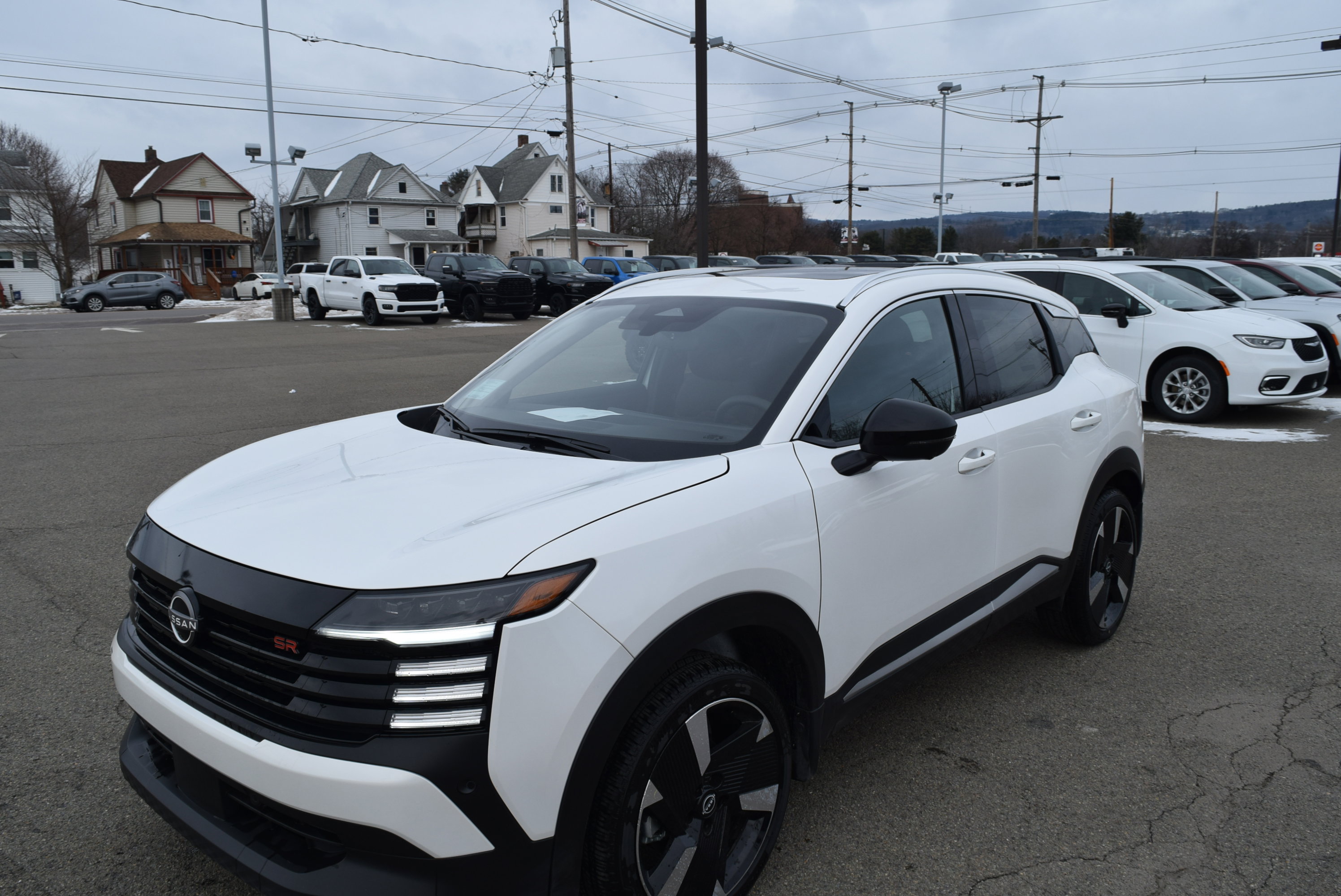 Used 2026 Nissan Kicks SR w/ SR Premium Package image 3