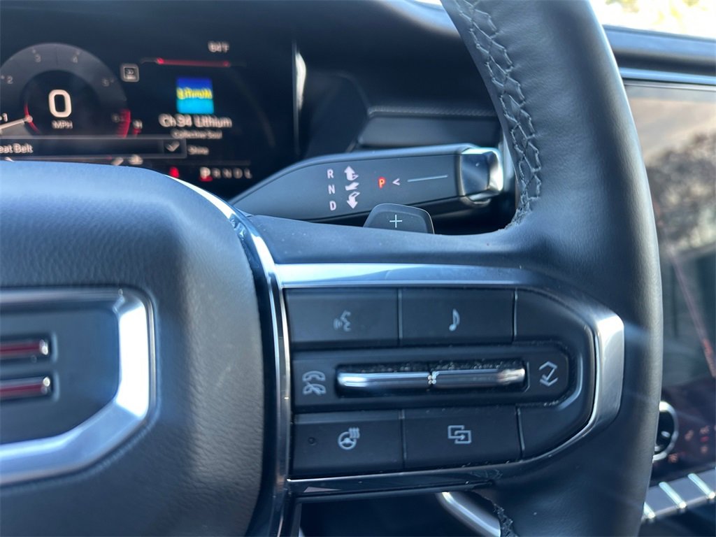 Used 2025 GMC Acadia Elevation image 31