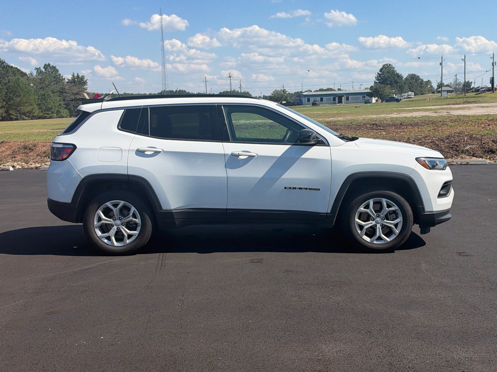 Used 2024 Jeep Compass Latitude AWD/4WD image 4