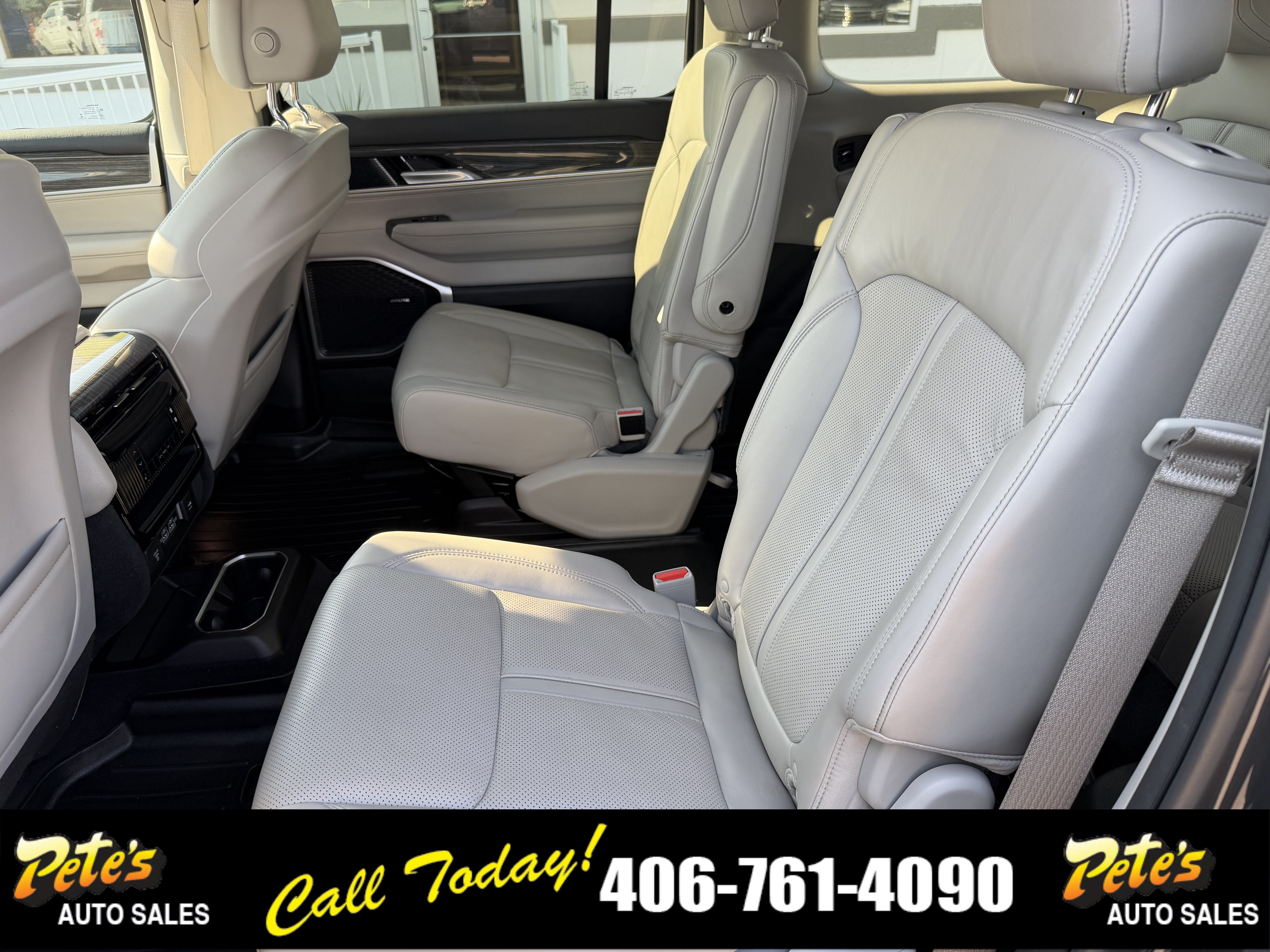 Used 2022 Jeep Wagoneer Series III w/ Flexible Seating Group AWD/4WD image 36