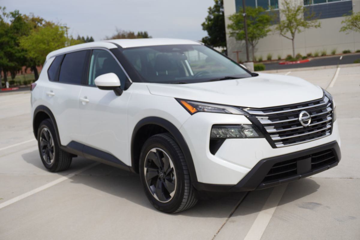 Used 2024 Nissan Rogue SV image 8