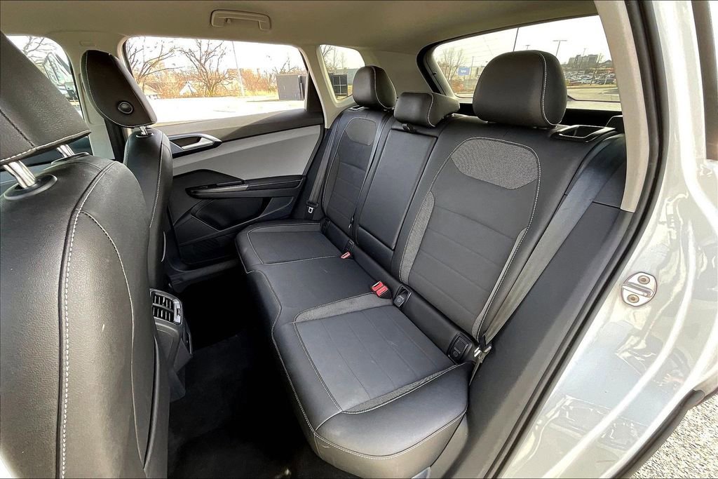 Used 2024 Volkswagen Taos SE image 28