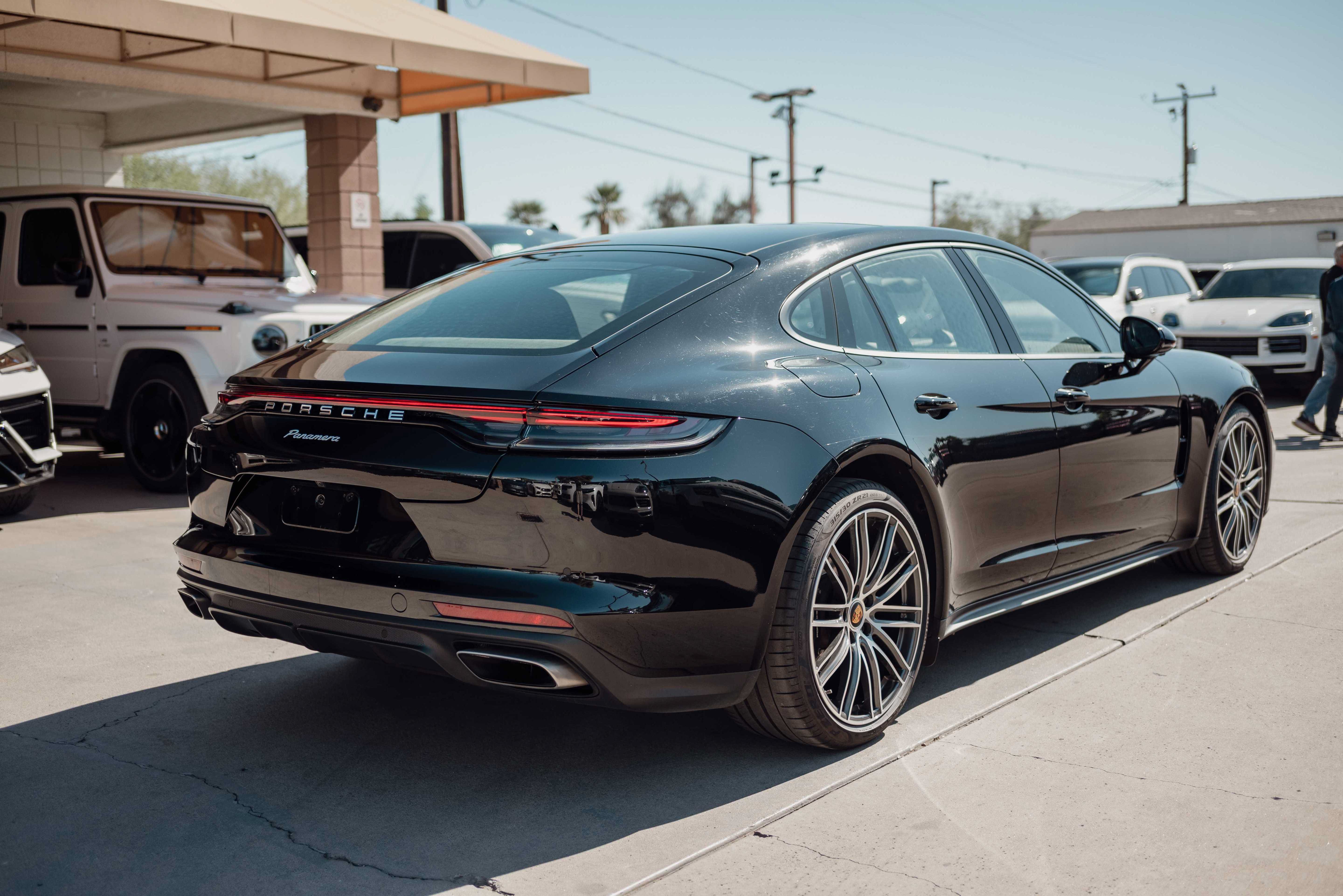 Used 2023 Porsche Panamera RWD image 3