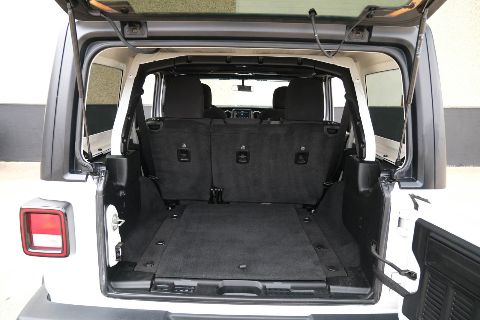 Used 2023 Jeep Wrangler Unlimited Sport image 20