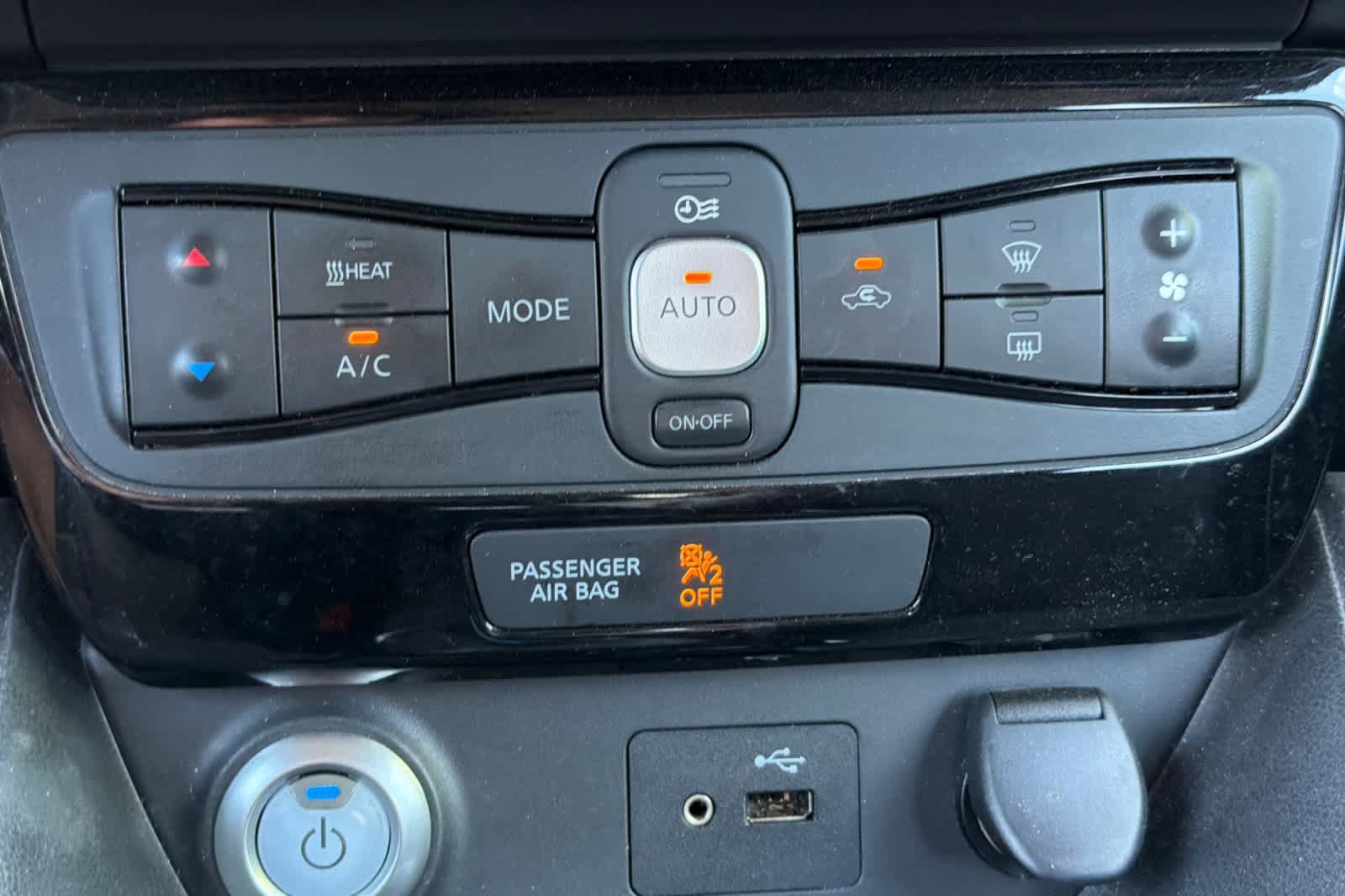 Used 2018 Nissan Leaf SV w/ SV Technology Package FWD image 23