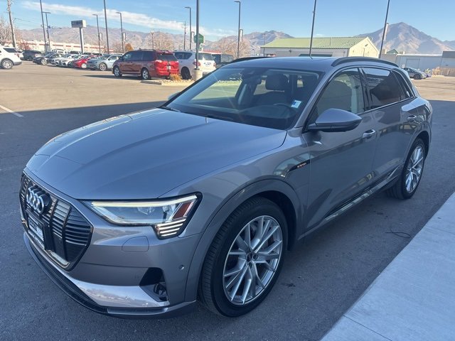 Used 2021 Audi e-tron Prestige w/ Prestige Package image 3