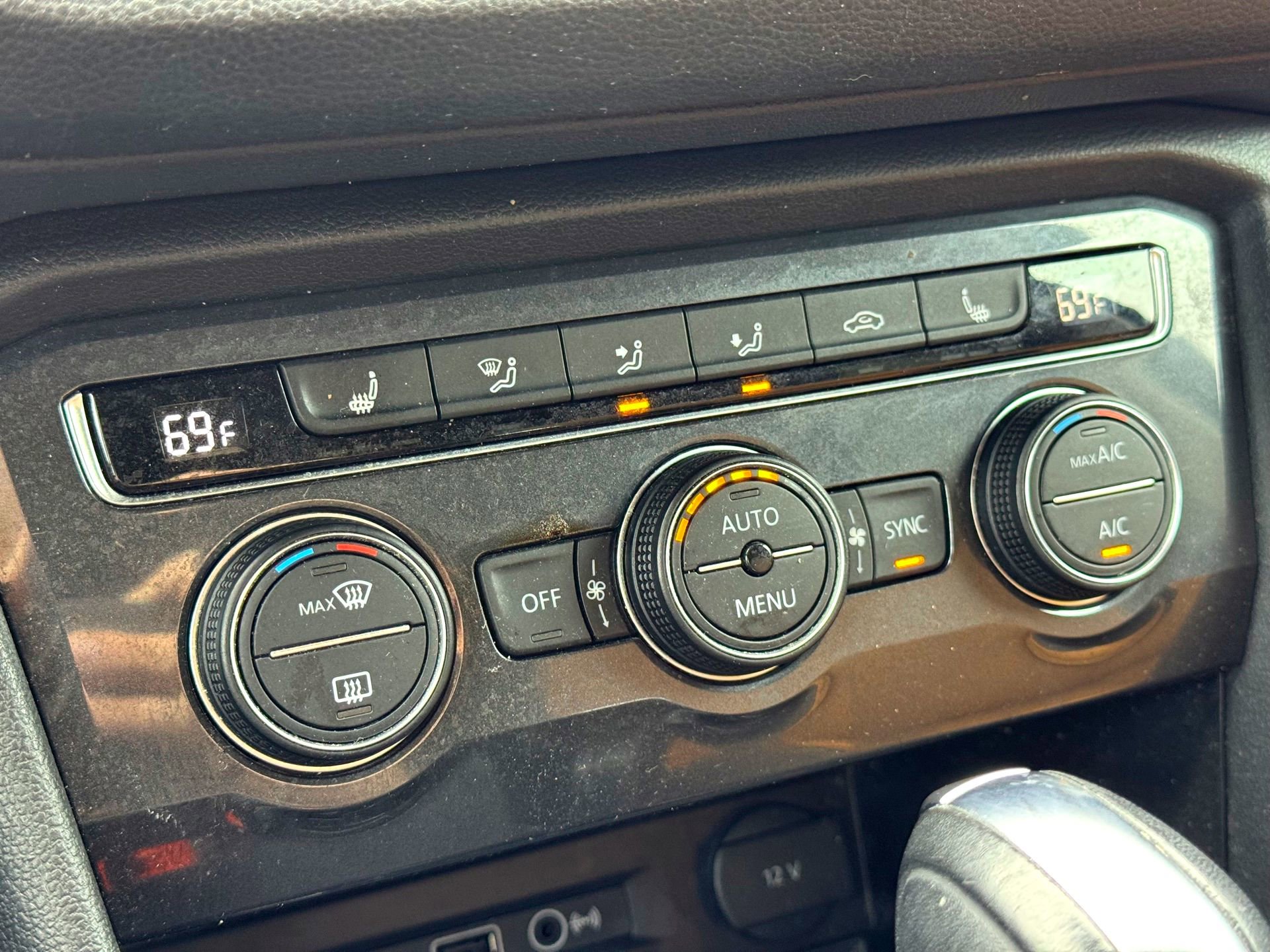 Used 2019 Volkswagen Tiguan SE image 27