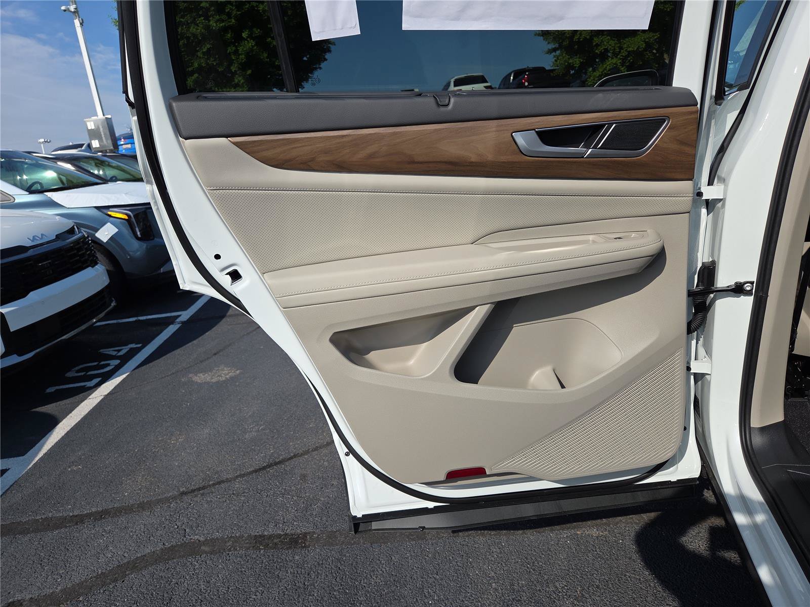 New 2026 Volkswagen Atlas SE FWD image 23
