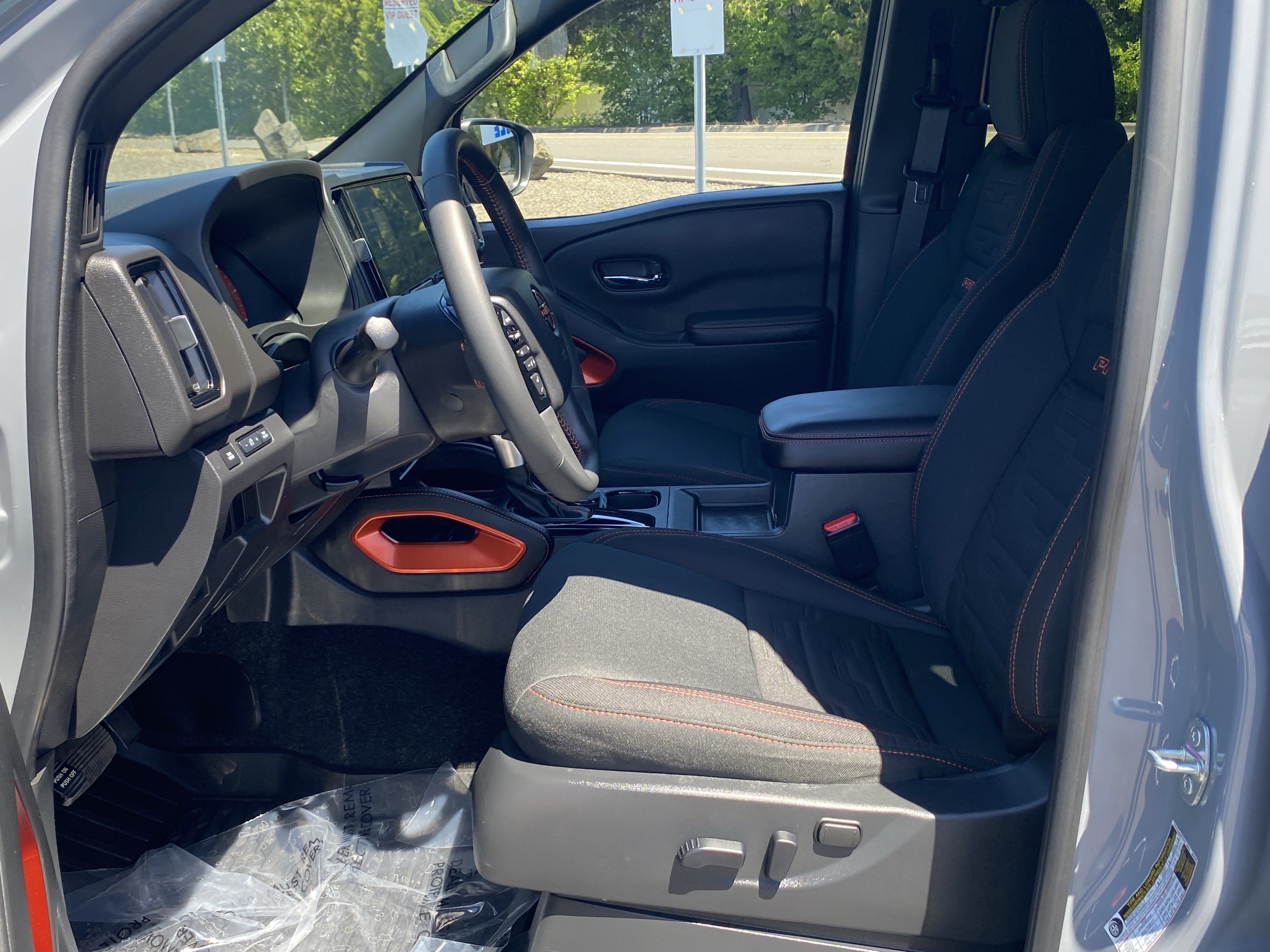 Used 2025 Nissan Frontier PRO-4X AWD/4WD image 6