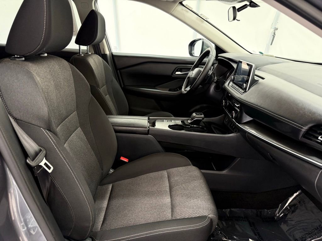 Used 2025 Nissan Rogue SV image 20