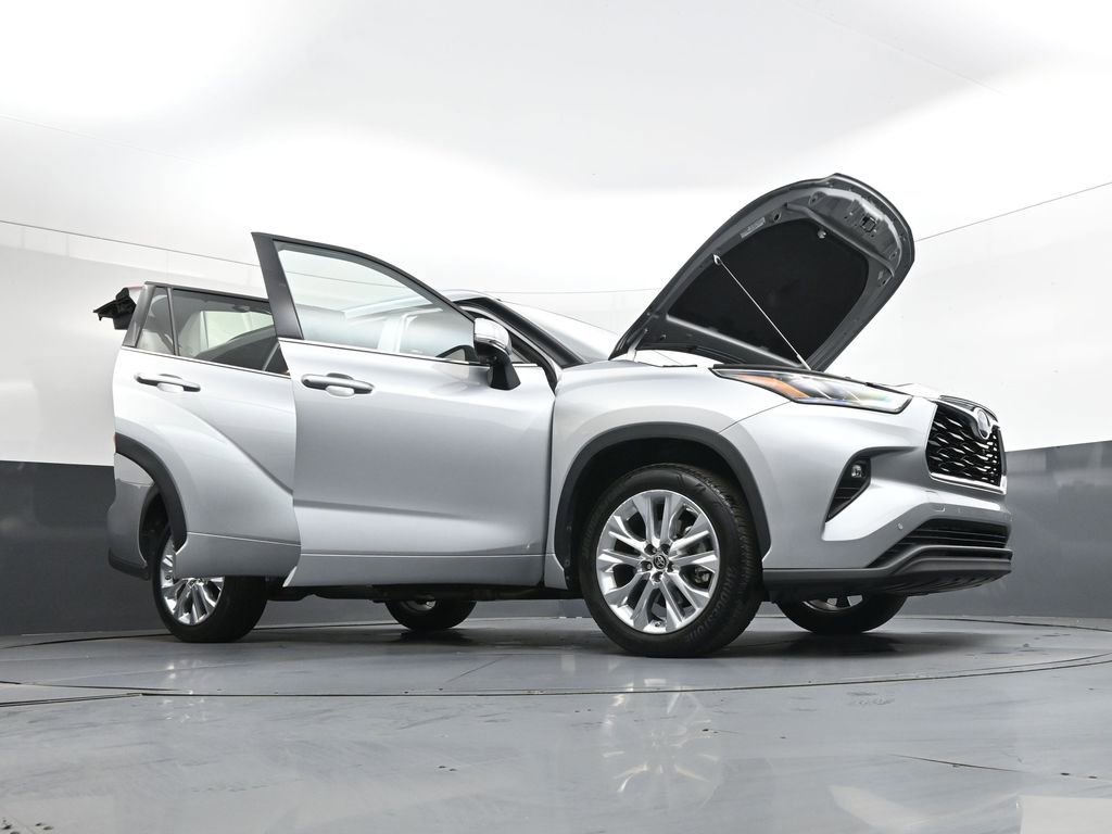 Used 2023 Toyota Highlander Limited image 46