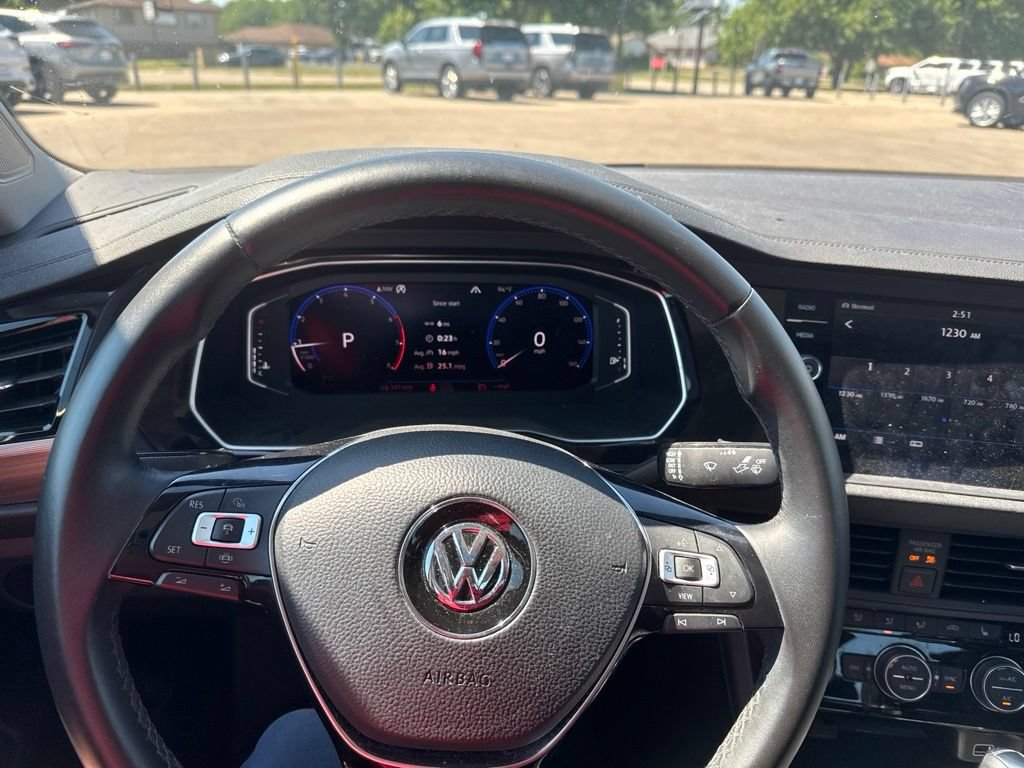 Used 2019 Volkswagen Jetta SEL w/ Cold Weather Package FWD image 21