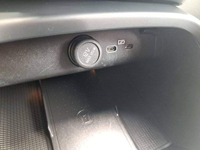 Used 2023 Volvo XC40 Recharge Ultimate w/ Protection Package Premier image 23