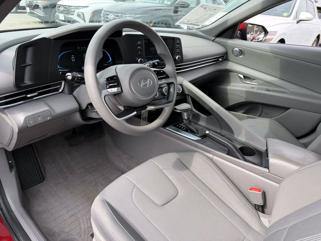 Certified 2024 Hyundai Elantra SE FWD image 15