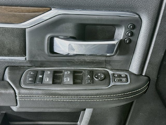 Used 2024 RAM 2500 Laramie AWD/4WD image 19