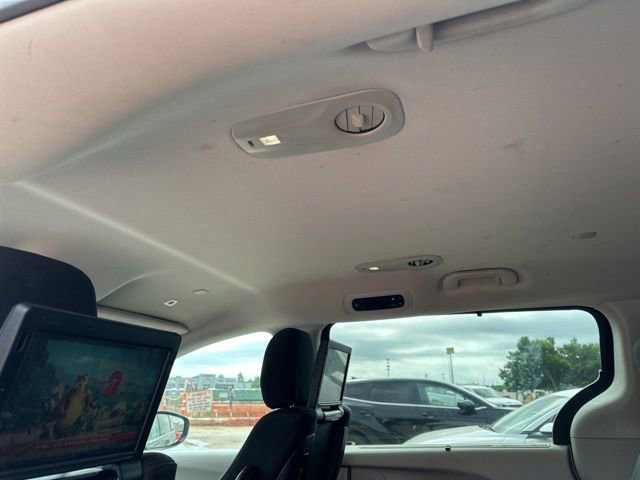 Used 2019 Chrysler Pacifica Touring Plus w/ Advanced Safetytec Group FWD image 16