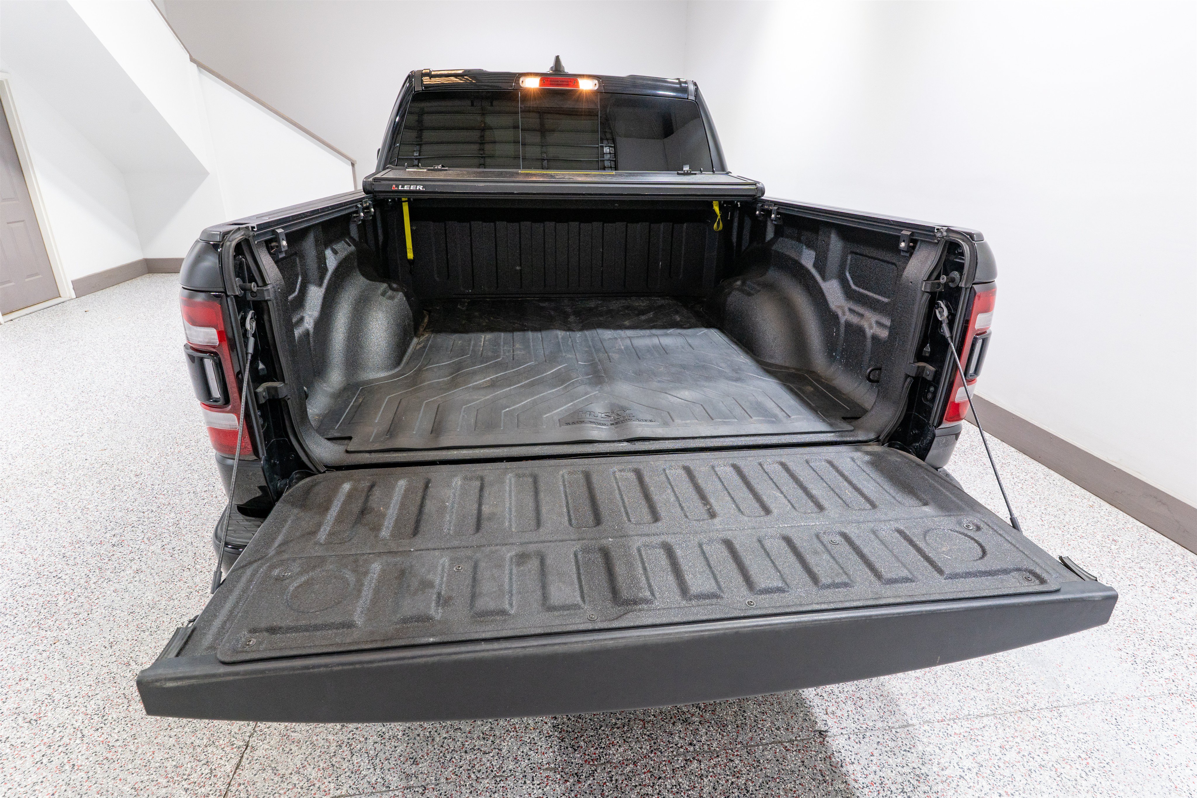 Used 2020 RAM 1500 Limited w/ Black Appearance Package AWD/4WD image 12