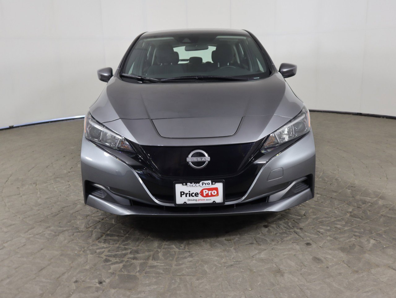 Used 2025 Nissan Leaf S image 2