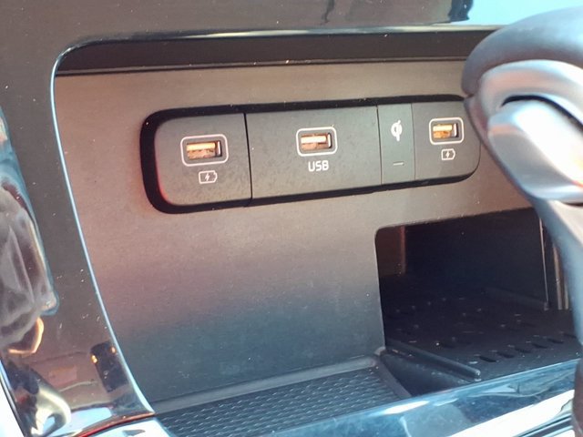 Used 2023 Kia Carnival EX FWD image 15